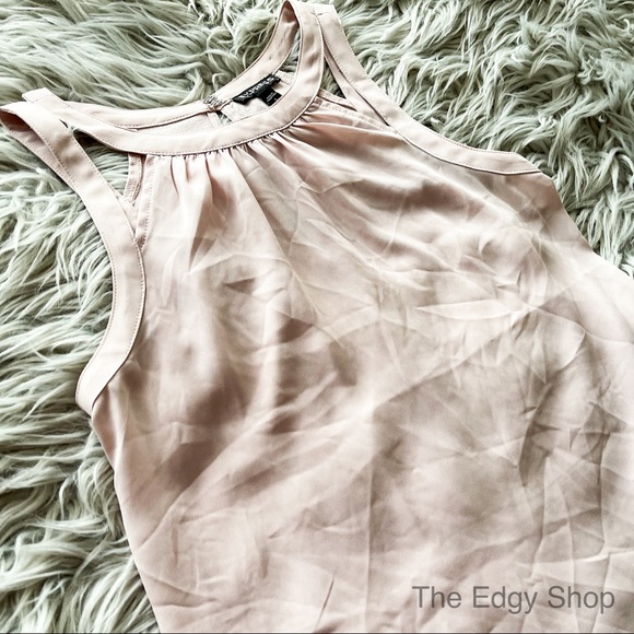 Express | Cut-Out Shoulder Tank Top Blouse - Picture 2 of 7